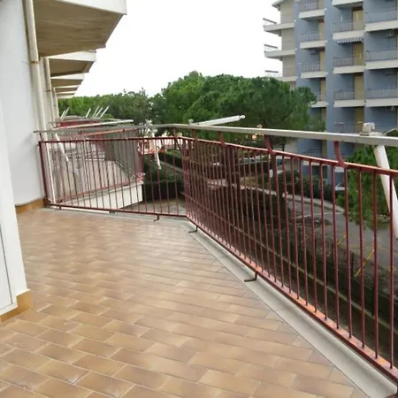 Sunny Seaside Flat With Terrace And Pool شقة *