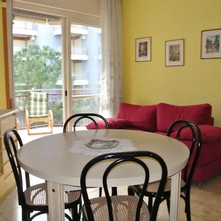 Sunny Seaside Flat With Terrace And Pool