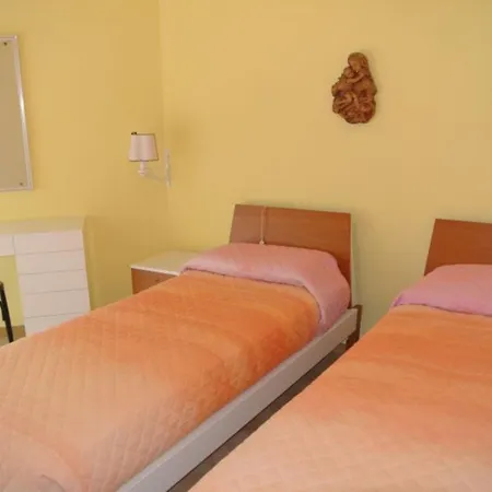 Sunny Seaside Flat With Terrace And Pool Διαμέρισμα *