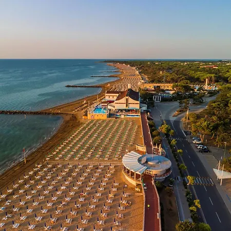Sunny Seaside Flat With Terrace And Pool Διαμέρισμα *