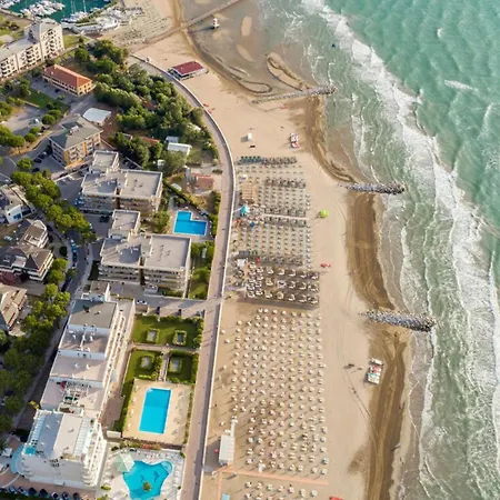 Διαμέρισμα Sunny Seaside Flat With Terrace And Pool Λινιάνο Σαμπιαντόρο